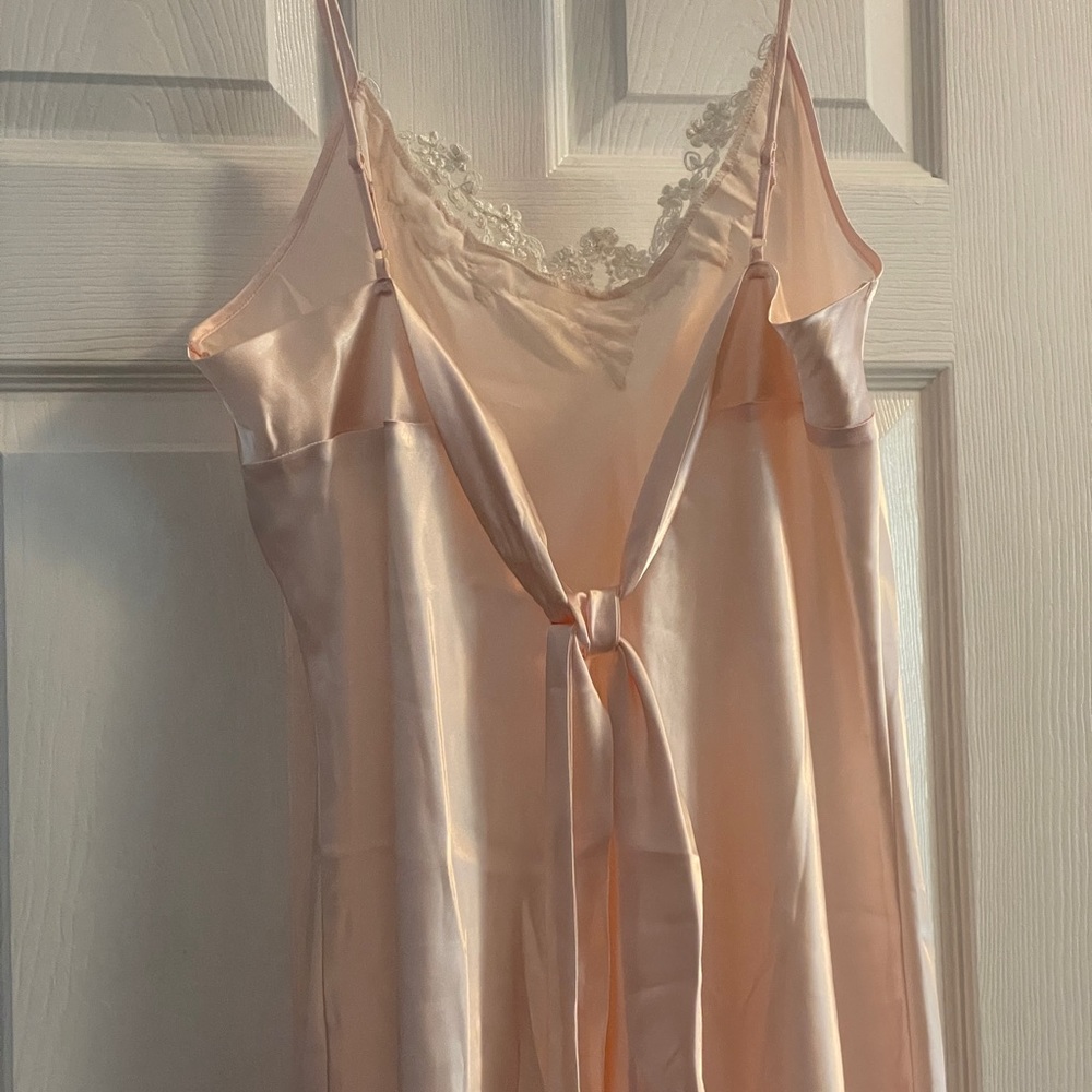 SILK AND SATIN BLUSH-COLORED NIGHTGOWN!